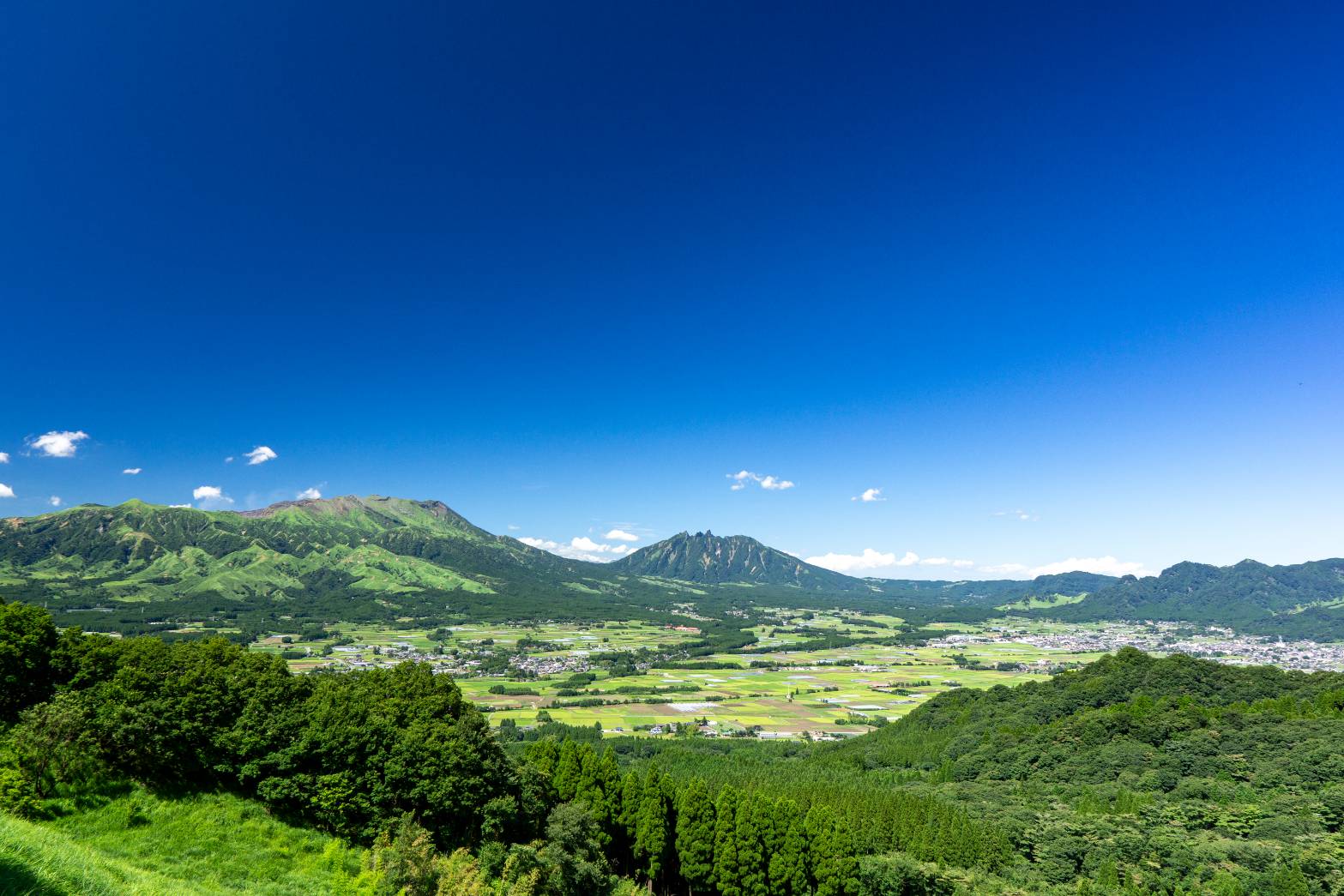 清水峠から望む南阿蘇村